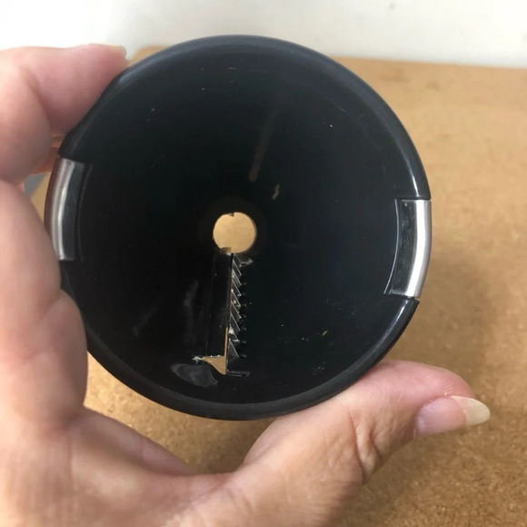 5/$25
Epicure Veggie Twist Spiral Slicer Cutter 2 Blade Settings Used No Brush - Picture 4 of 5